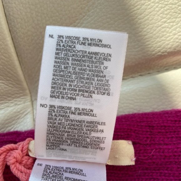 NWT Reversible Beanie in Blue and Magenta (wool & alpaca blend) - Picture 5 of 7